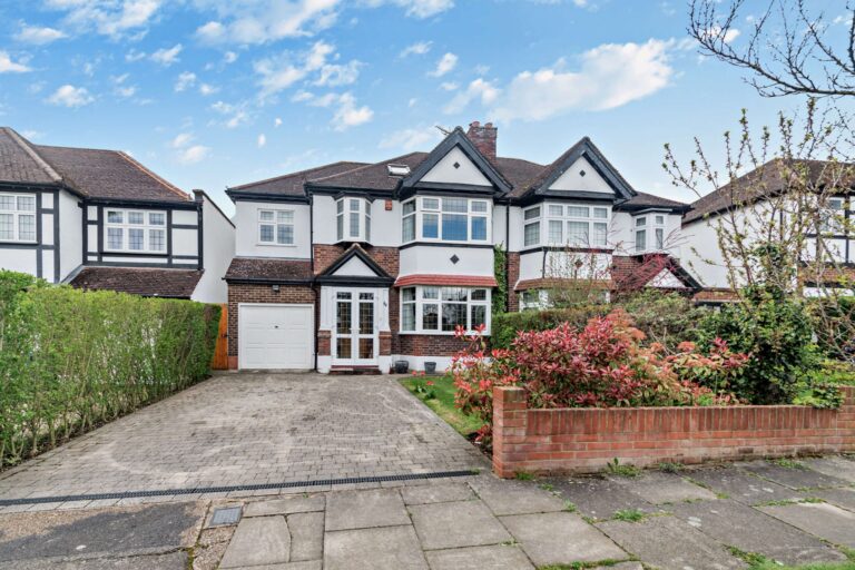 Furham Feild, Hatch End, Pinner, HA5