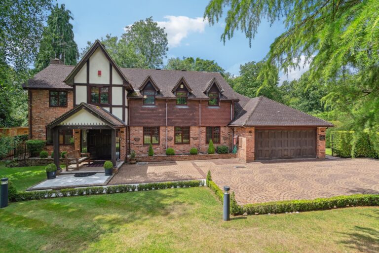 Oxhey Ridge Close, Northwood