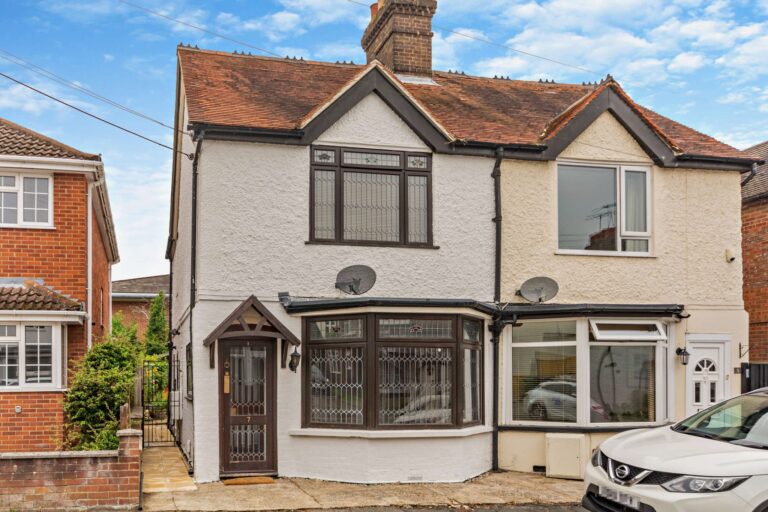 Pineapple Road, Amersham