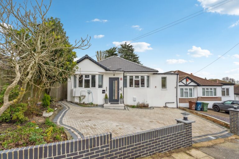 Lyndhurst Gardens, Pinner HA5
