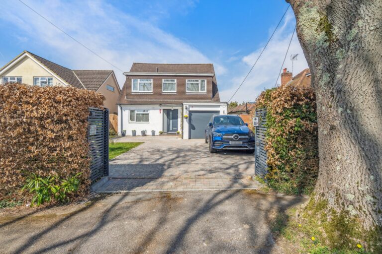 Mitchell Walk, Amersham