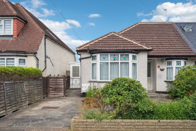 Derwent Avenue, Pinner HA5