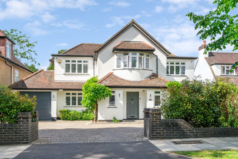 The Avenue, Hatch End, Pinner HA5