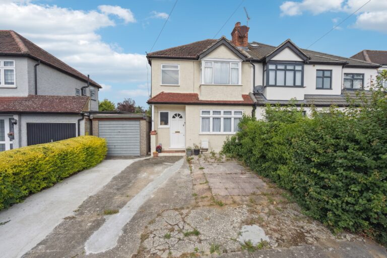 Lyndon Avenue, Pinner, HA5
