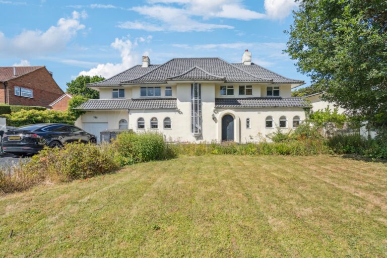 Thornton Grove, Hatch End, Pinner HA5