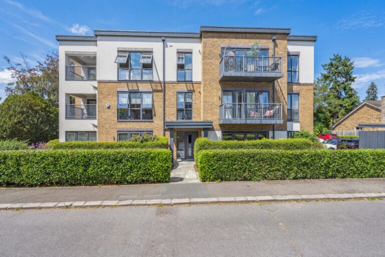 Walpole Close, Hatch End, Pinner, HA5