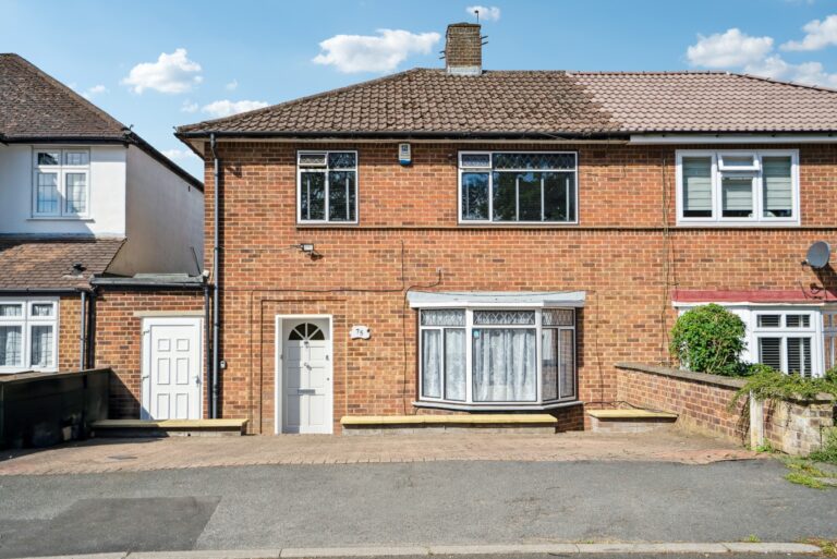Oxhey Lane, Hatch End, Pinner HA5