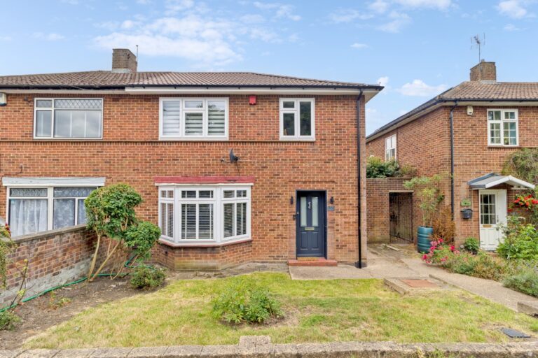 Oxhey Lane, Hatch End, Pinner HA5