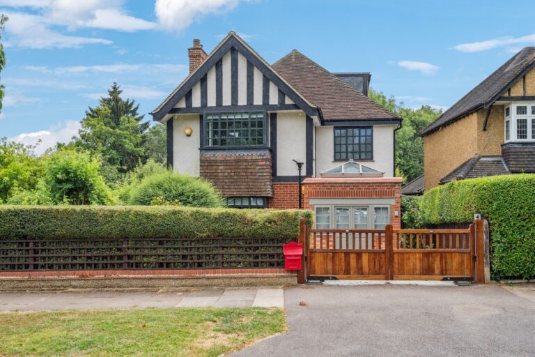 Lytton Road, Hatch End, Pinner HA5