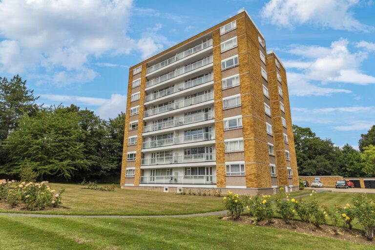 Dove Park, Hatch End, Pinner HA5