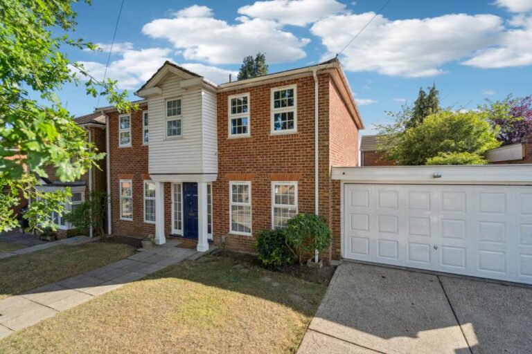 Drysdale Close