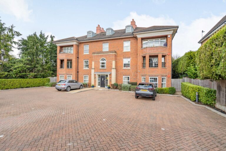 29 Eastbury Avenue, Northwood