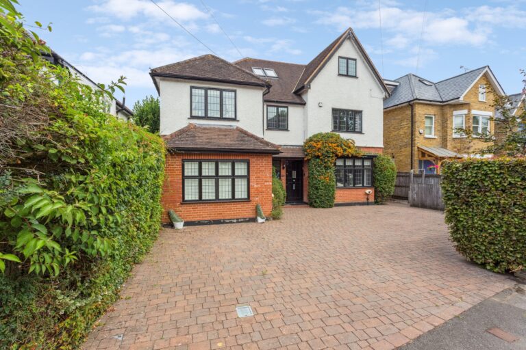 Wellington Road, Hatch End, Pinner HA5