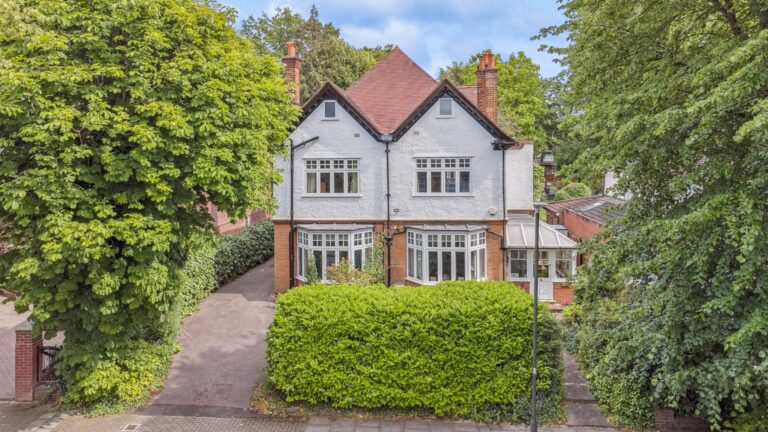 Royston Park Road, Hatch End, Pinner