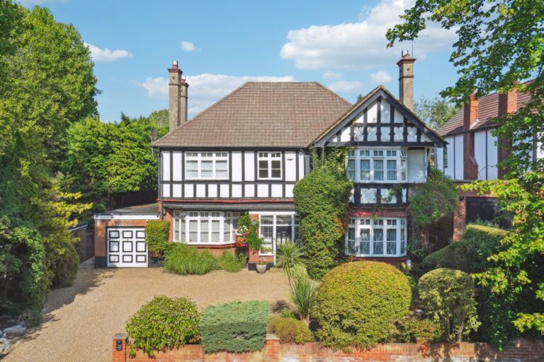 The Avenue, Hatch End, Pinner HA5