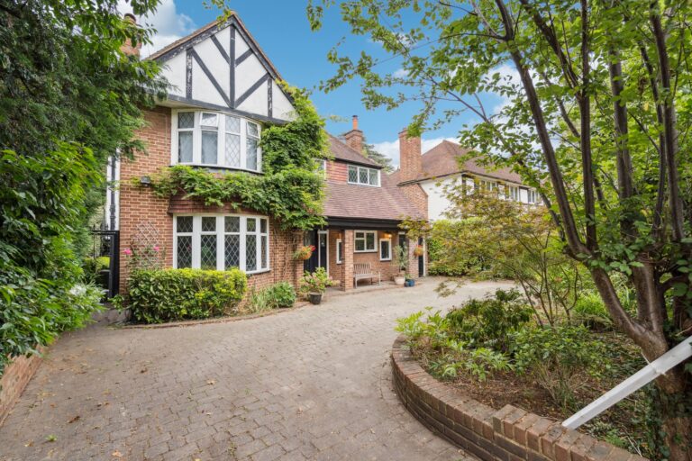Paines Lane, Pinner Village, HA5