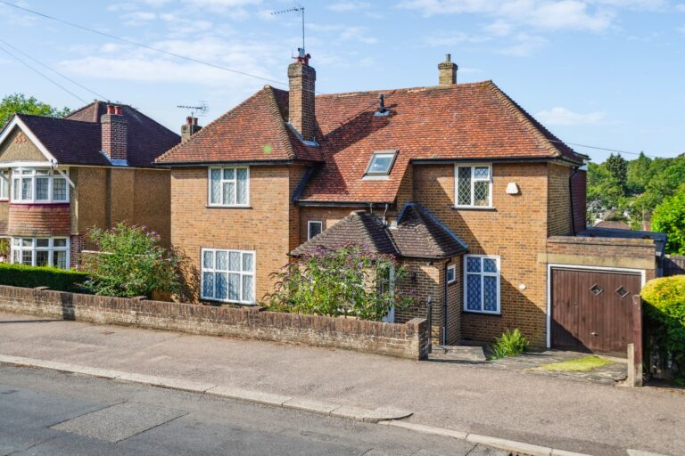 Woodwaye, Watford, WD19