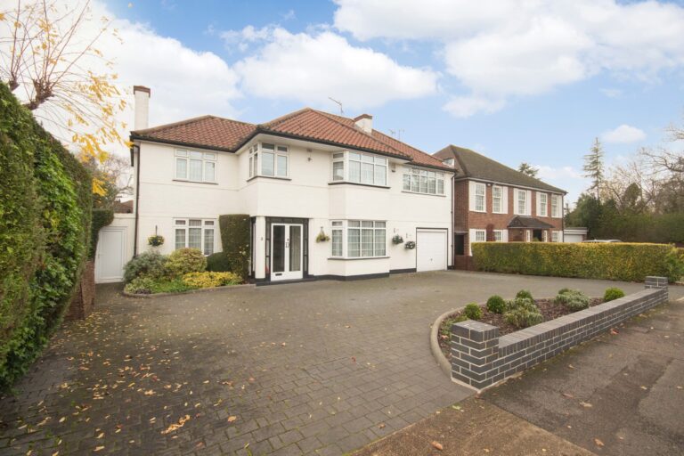 Thornton Grove, Hatch End, Pinner HA5