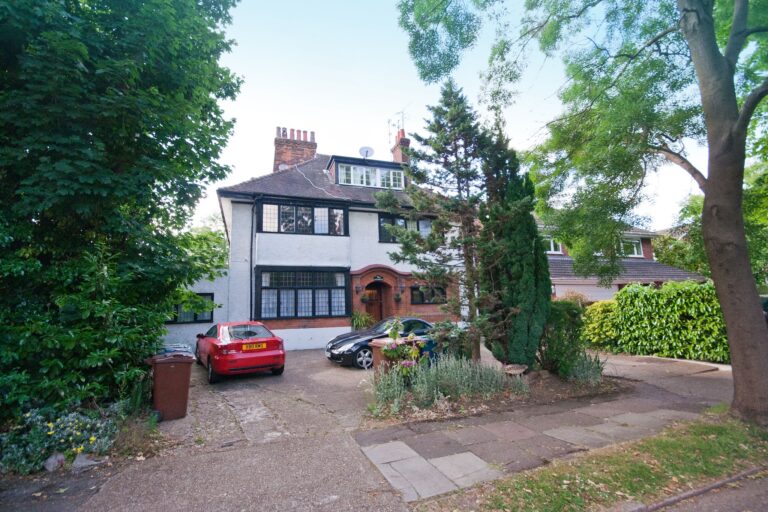 Royston Grove, Hatch End, Pinner, HA5