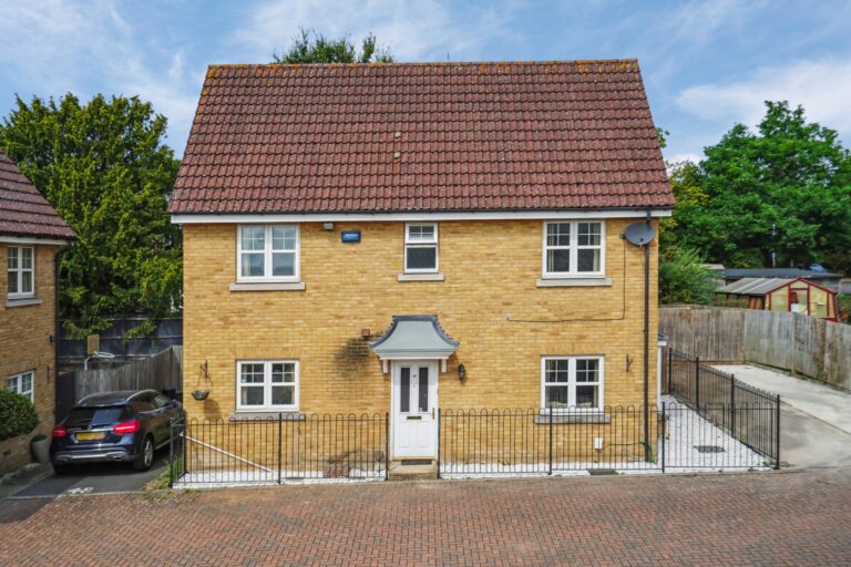 Aspen Grove, Pinner HA5