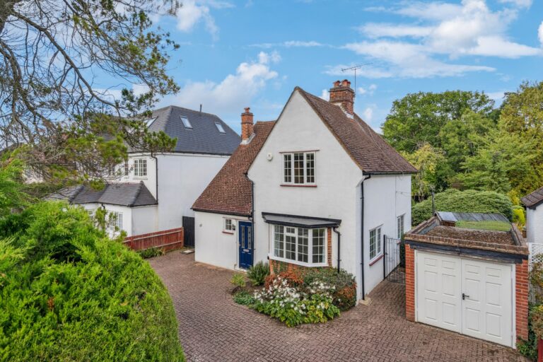 The Avenue, Hatch End, Pinner HA5