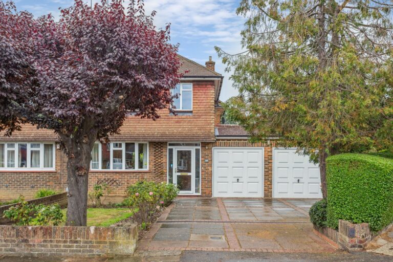 Raisins Hill, Pinner HA5