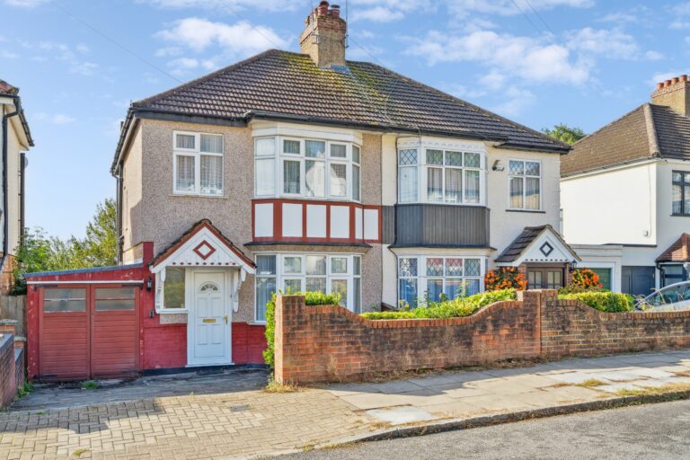 Lyndhurst Avenue, Pinner HA5