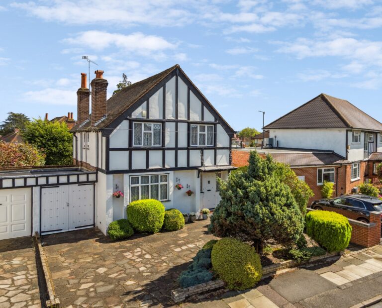 Rochester Drive, Pinner HA5