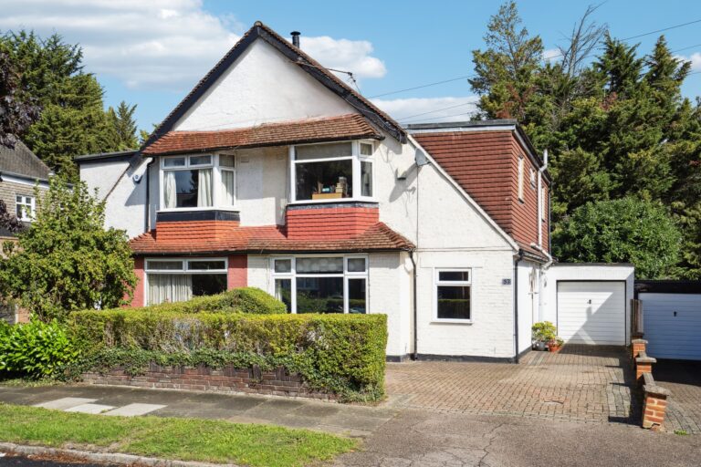 Sylvia Avenue, Hatch End, Pinner, HA5