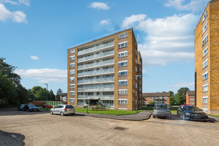 Dove Park, Hatch End, Pinner HA5