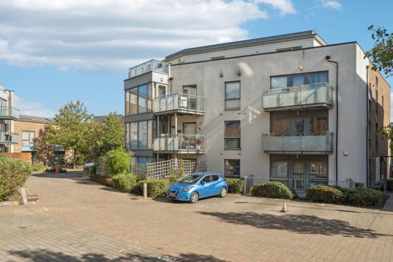 Caulfield Gardens, Pinner HA5