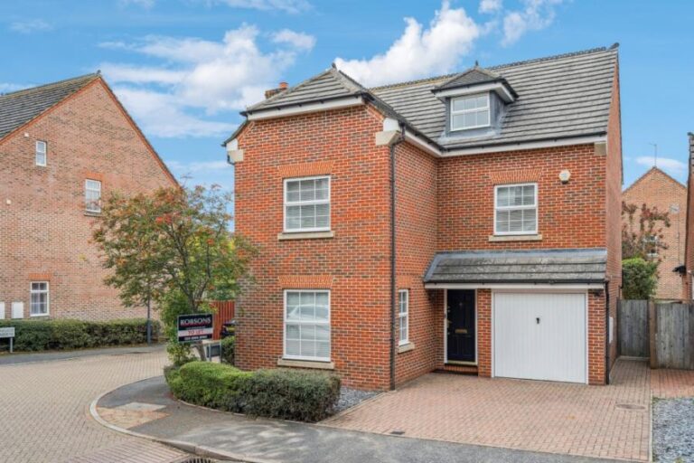 Stirling Avenue, Pinner