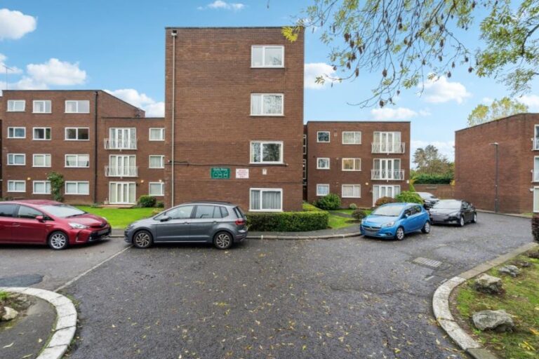 Chesswood Way, Pinner