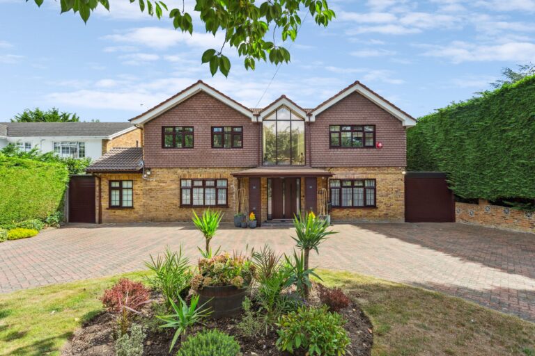 Russell Road, Moor Park
