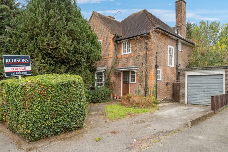 Old South Close, Pinner, HA5