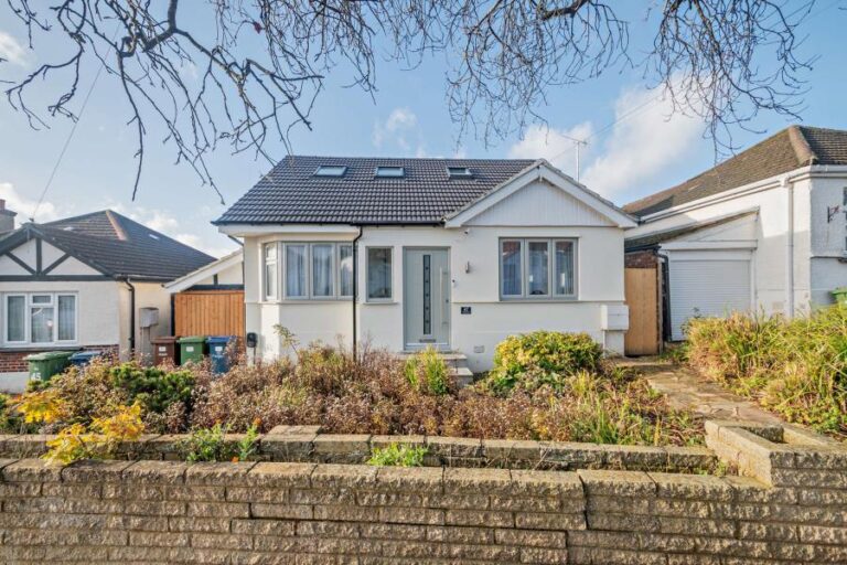 Lyndhurst Gardens, Pinner