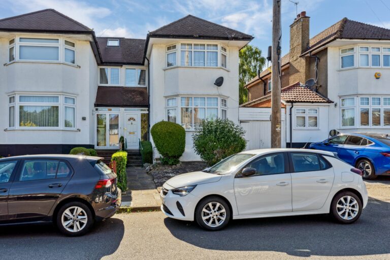 Middleton Drive, Pinner HA5