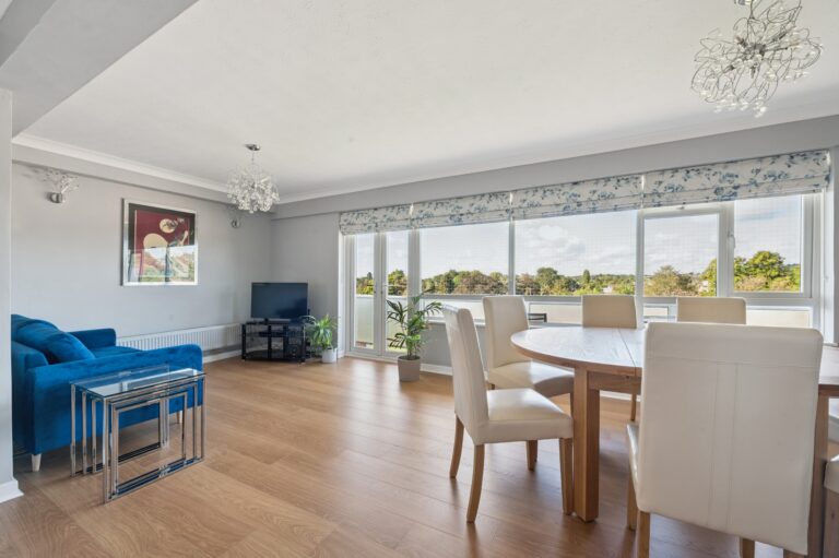 Dove Park, Hatch End, Pinner HA5