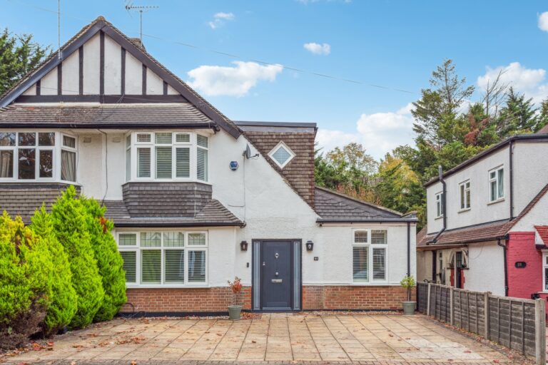 Sylvia Avenue, Hatch End, Pinner HA5