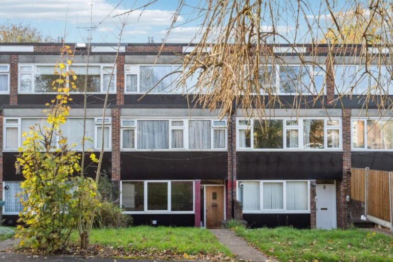 Leaf Close, Northwood