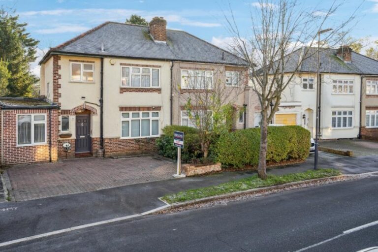 St. Michaels Crescent, Pinner