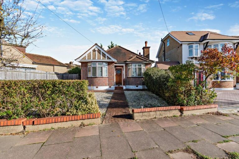 Rayners Lane, Pinner