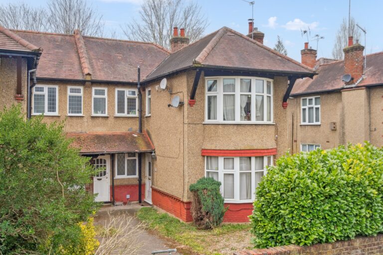 Wellington Road, Hatch End, Pinner HA5