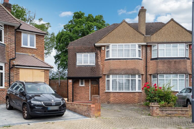 Anglesmede Way, Pinner HA5