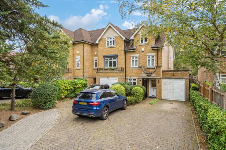 115 Ducks Hill Road, Northwood