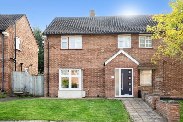 Ellement Close, Pinner