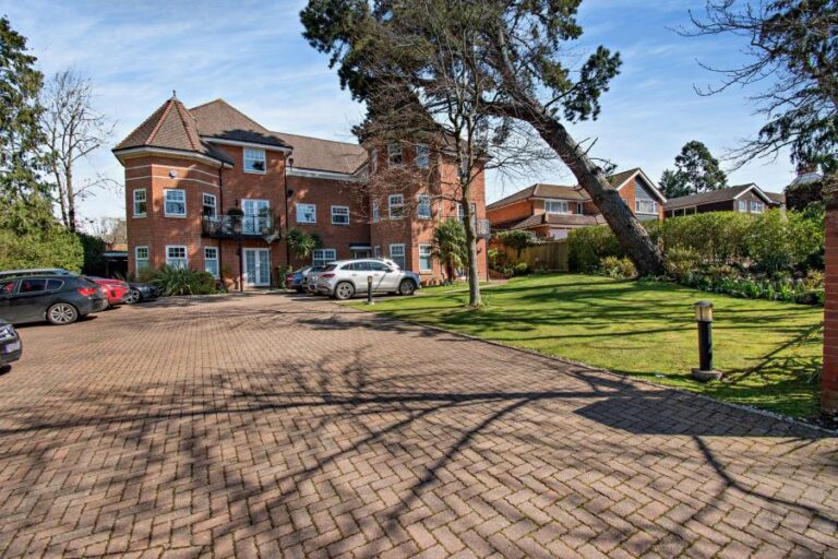 Frithwood Avenue, Northwood