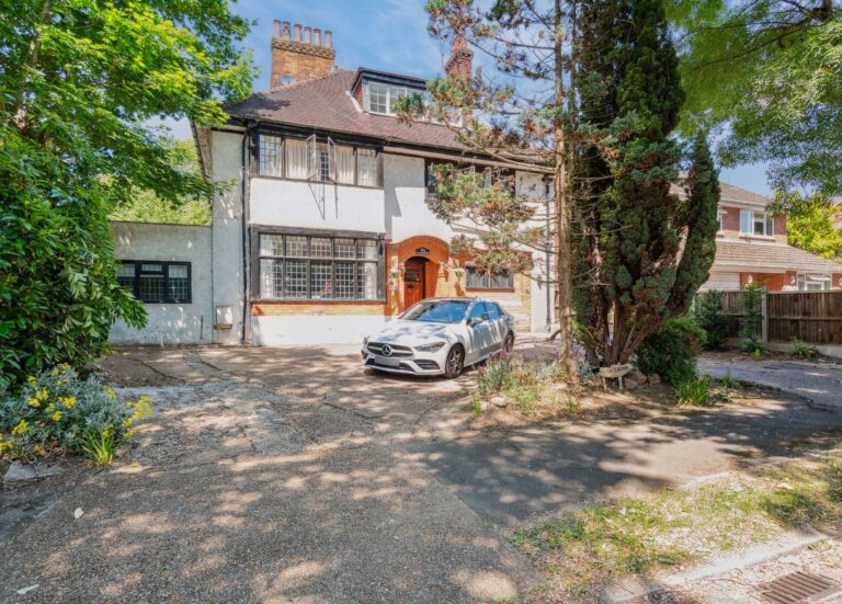 Royston Grove, Hatch End, Pinner, HA5