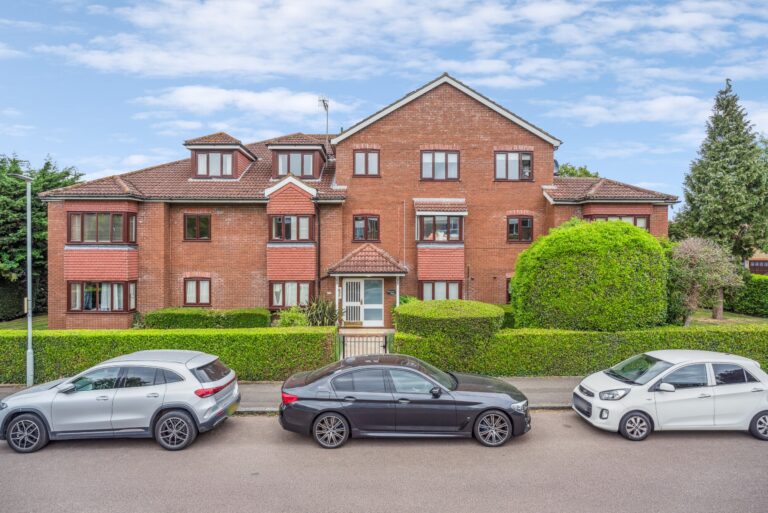 Eastbury Avenue, Northwood, HA6