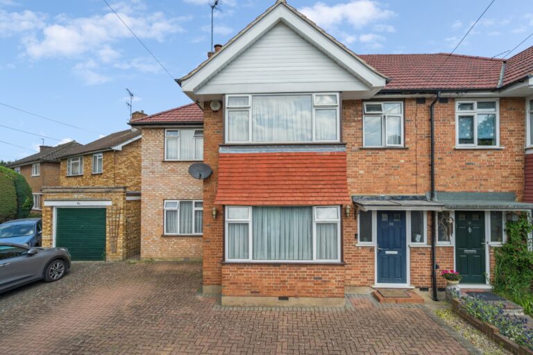 Sylvia Avenue, Hatch End, Pinner HA5